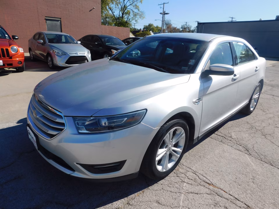 2016 Ford Taurus SEL FWD's photo