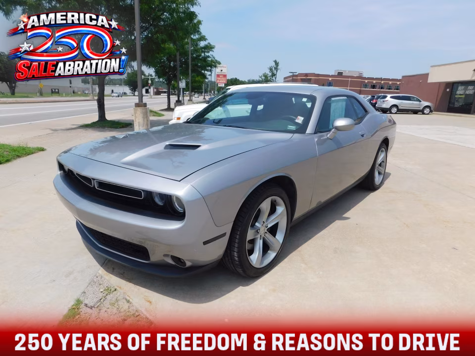 2015 Dodge Challenger SXT's photo