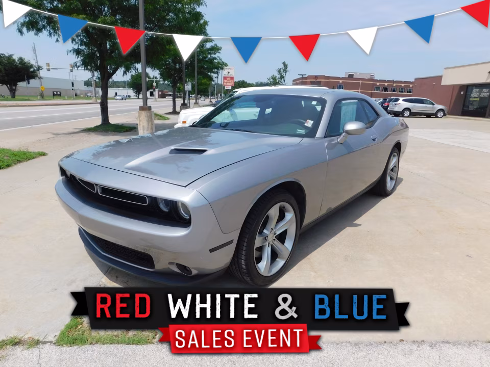 2015 Dodge Challenger SXT's photo