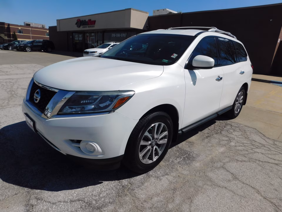 2014 Nissan Pathfinder SV 4WD's photo