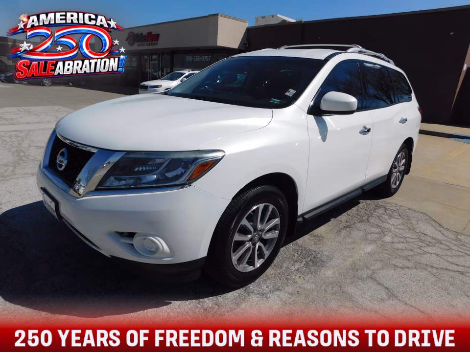 2014 Nissan Pathfinder SV 4WD's photo